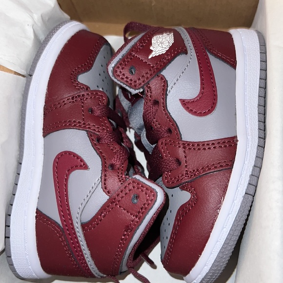 Jordan 1 Mid - Picture 8 of 11